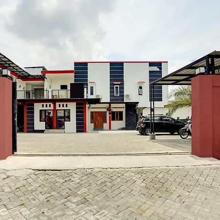 Super Oyo 3702 Homestay Bougenville Syariah Lamongan Ngoại thất bức ảnh