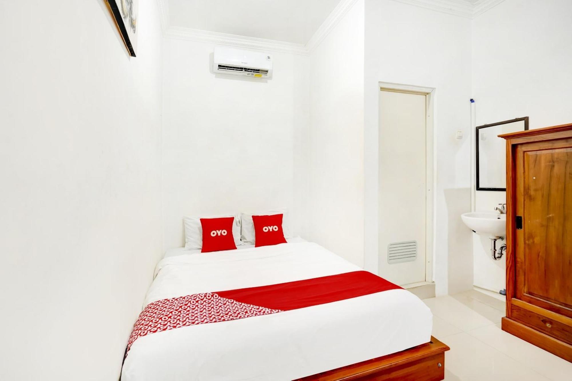 Super Oyo 3702 Homestay Bougenville Syariah Lamongan Ngoại thất bức ảnh