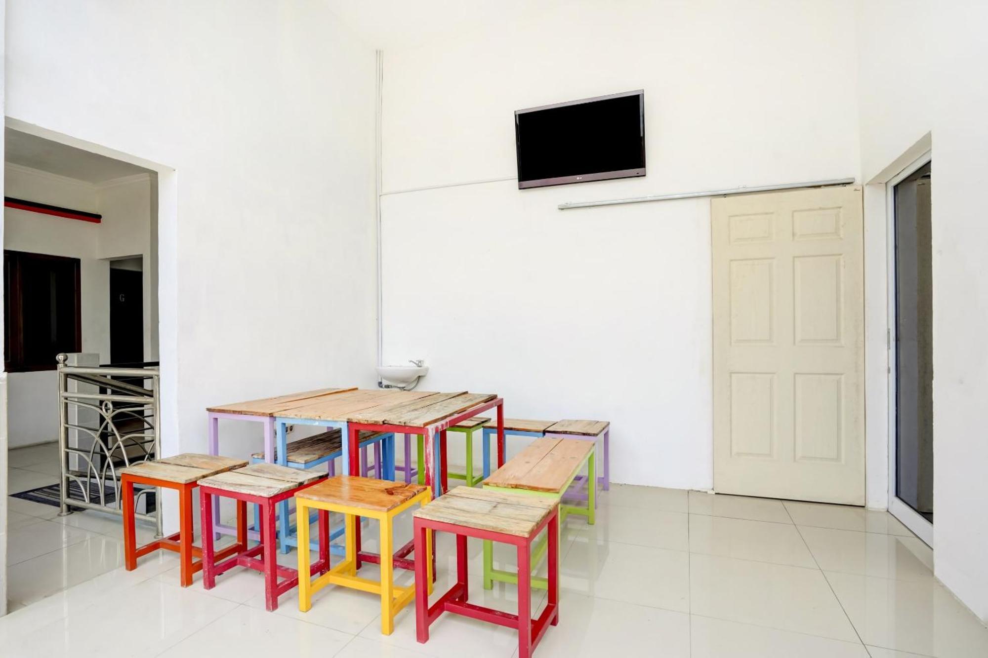 Super Oyo 3702 Homestay Bougenville Syariah Lamongan Ngoại thất bức ảnh