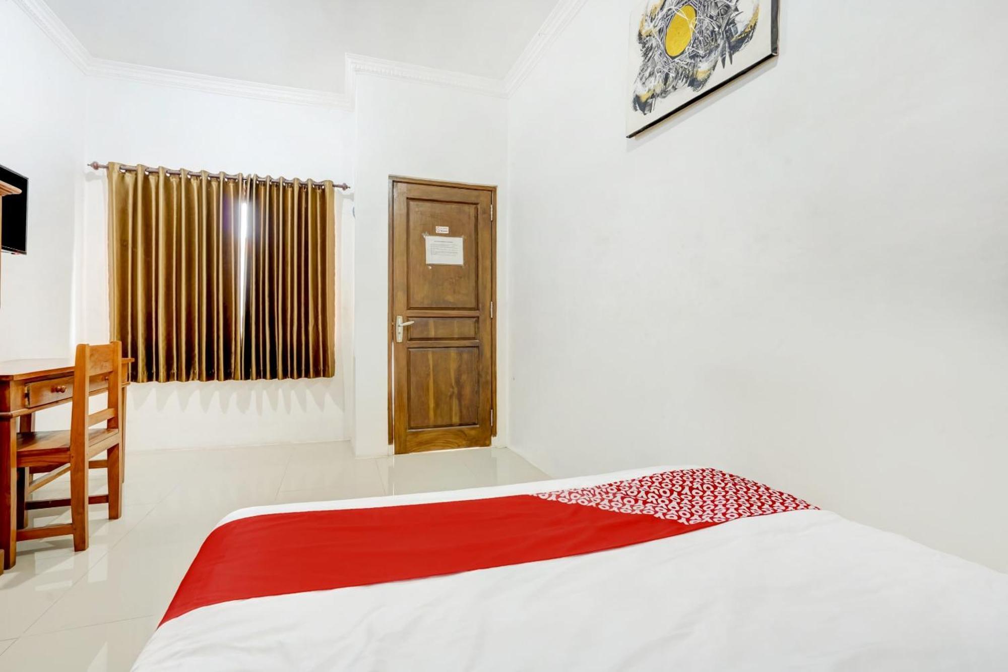 Super Oyo 3702 Homestay Bougenville Syariah Lamongan Ngoại thất bức ảnh