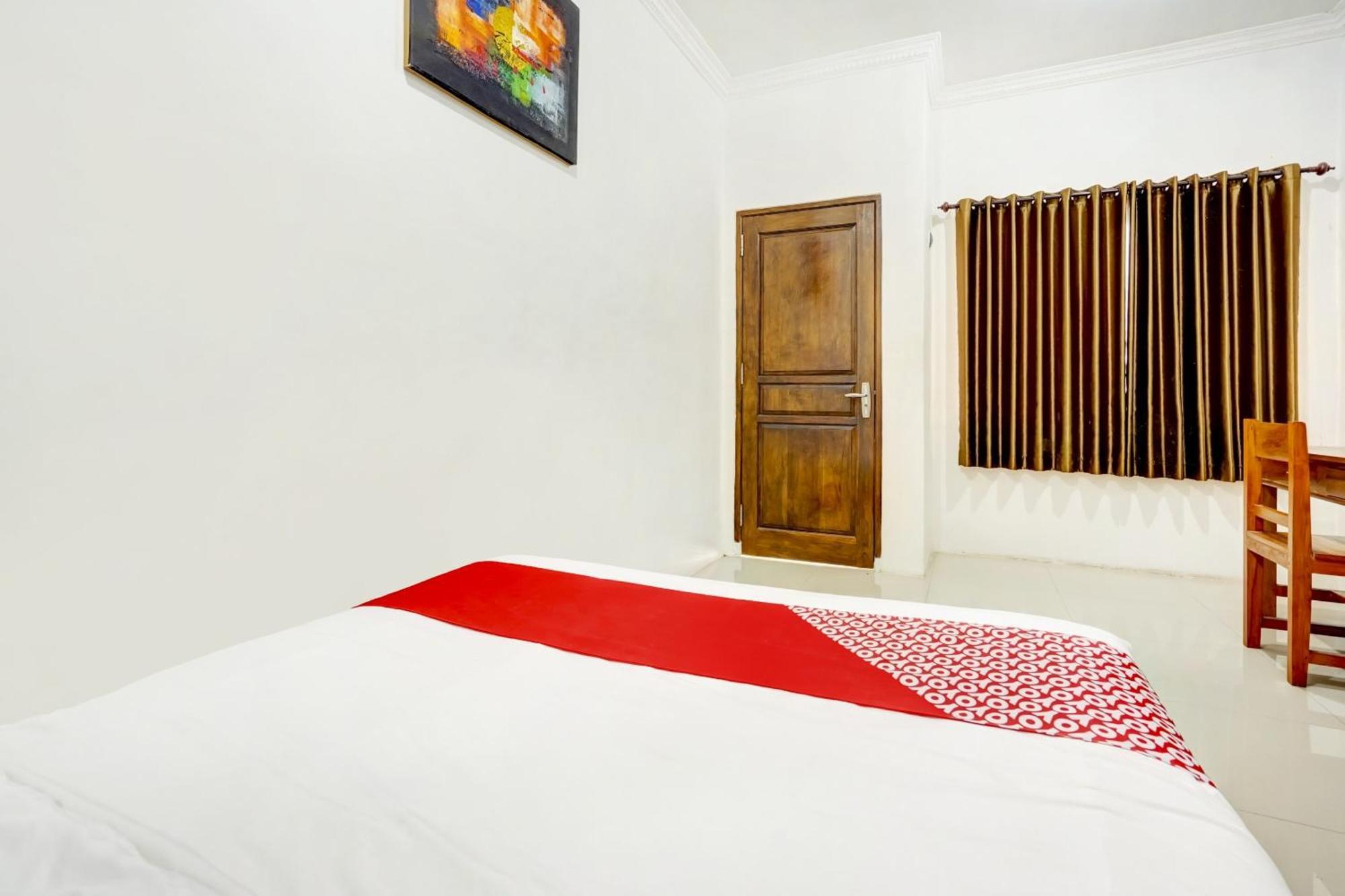 Super Oyo 3702 Homestay Bougenville Syariah Lamongan Ngoại thất bức ảnh