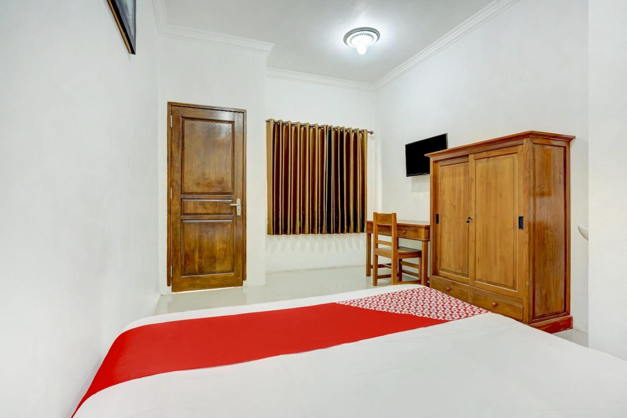 Super Oyo 3702 Homestay Bougenville Syariah Lamongan Ngoại thất bức ảnh